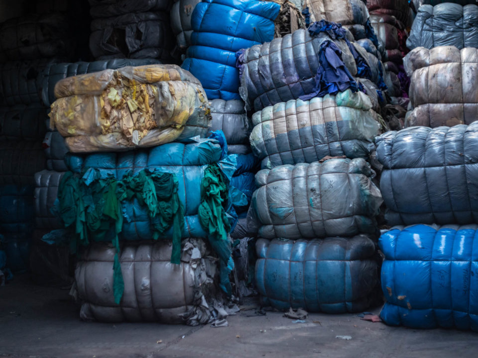 rifiuti tessili in Italia rifiuti-tessili